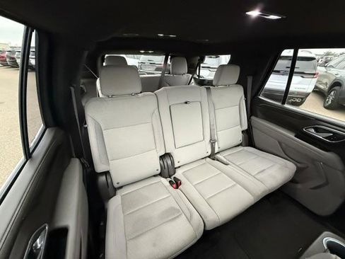 Used 2023 GMC Yukon SLE RWD image 32