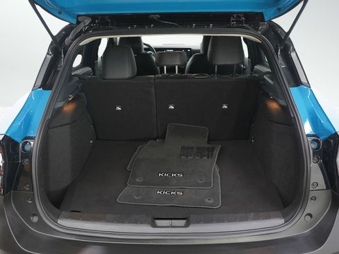 Used 2025 Nissan Kicks SR image 9