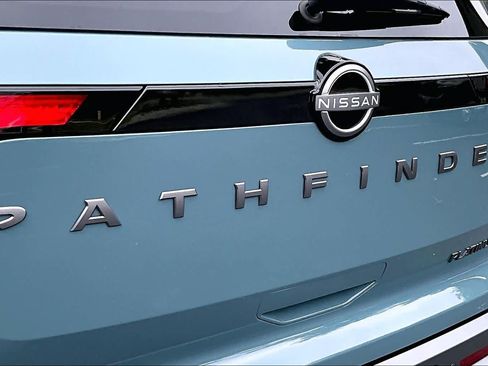 New 2026 Nissan Pathfinder Platinum w/ Accent Package FWD image 15