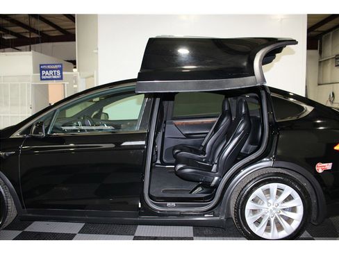 Used 2017 Tesla Model X 75D image 13