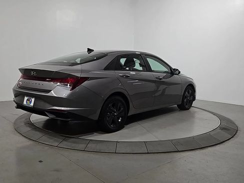 Used 2023 Hyundai Elantra SEL w/ Cargo Package FWD image 5