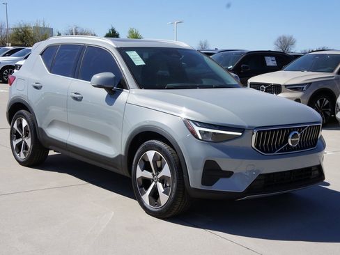 New 2025 Volvo XC40 B5 Core w/ Protection Package Premier image 3