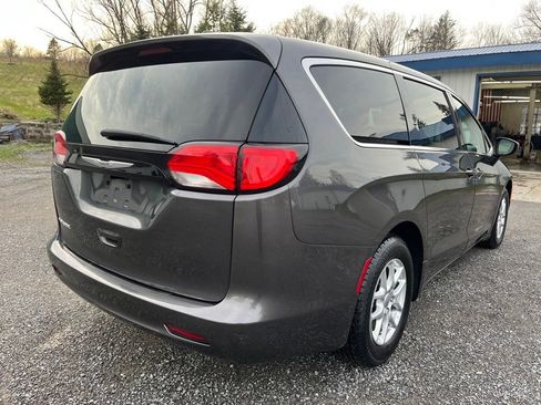 Used 2023 Chrysler Voyager LX image 6