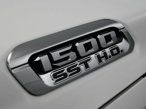 Used 2025 RAM 1500 Limited image 32