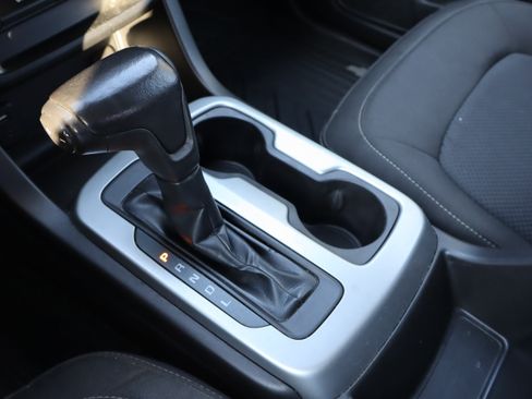 Used 2018 Chevrolet Colorado LT AWD/4WD image 32