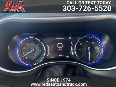 Used 2023 Chrysler Pacifica Touring-L FWD image 4