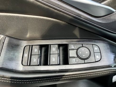 Used 2024 Nissan Rogue SV image 33