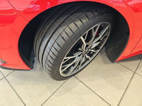Used 2024 Chevrolet Corvette Stingray Preferred Cpe w/ Z51 Performance Package RWD image 33