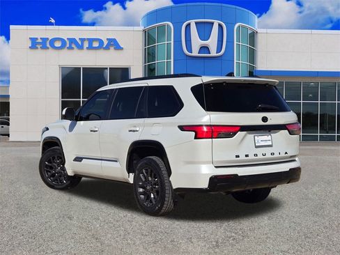 Used 2025 Toyota Sequoia Platinum image 5