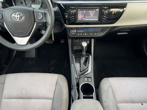 Used 2015 Toyota Corolla LE image 12