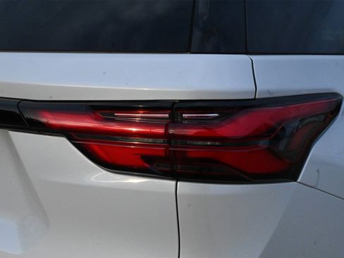 Used 2022 Chevrolet Traverse Premier w/ Redline Edition image 21