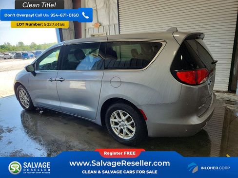 Used 2017 Chrysler Pacifica LX FWD image 3