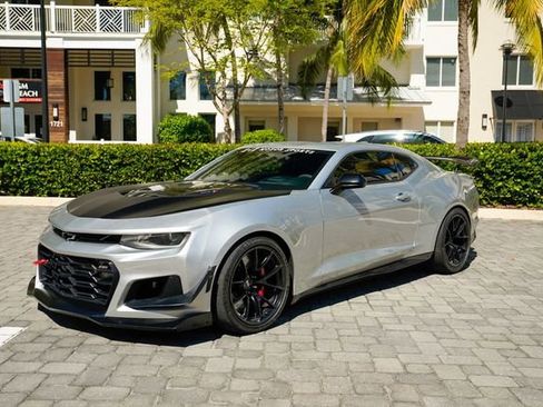 Used 2019 Chevrolet Camaro ZL1 image 9