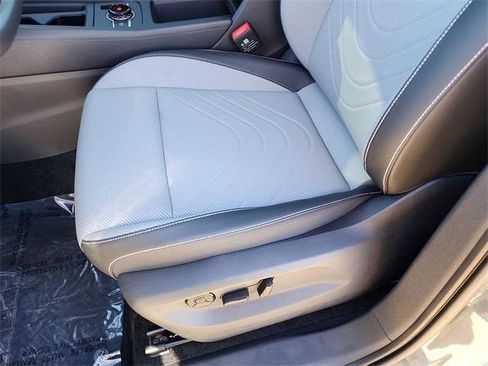 New 2025 Volkswagen Tiguan SE image 14