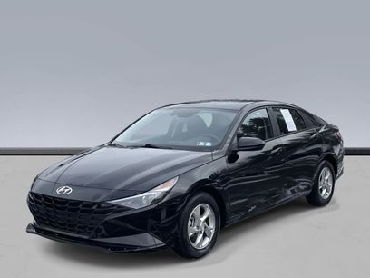 Used 2023 Hyundai Elantra SE w/ Preferred Accessory Package