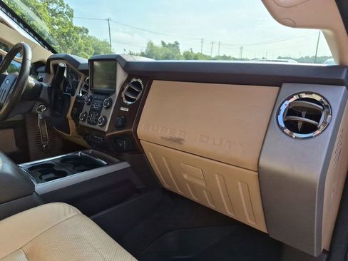 Used 2015 Ford F250 Lariat w/ Lariat Interior Package AWD/4WD image 35