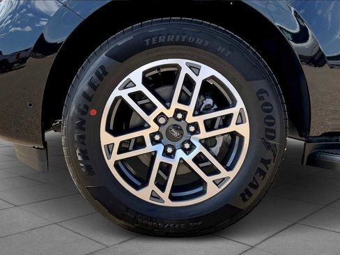 New 2025 Ford Expedition Max Active image 11