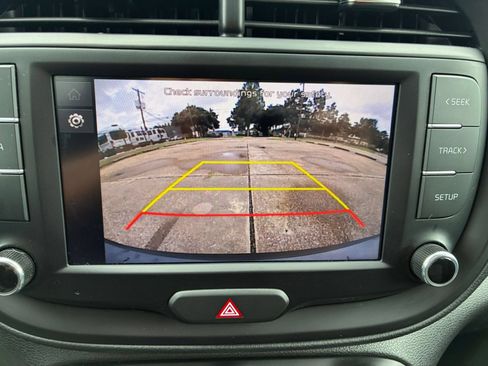 Used 2025 Kia Soul LX w/ LX Technology Package FWD image 18