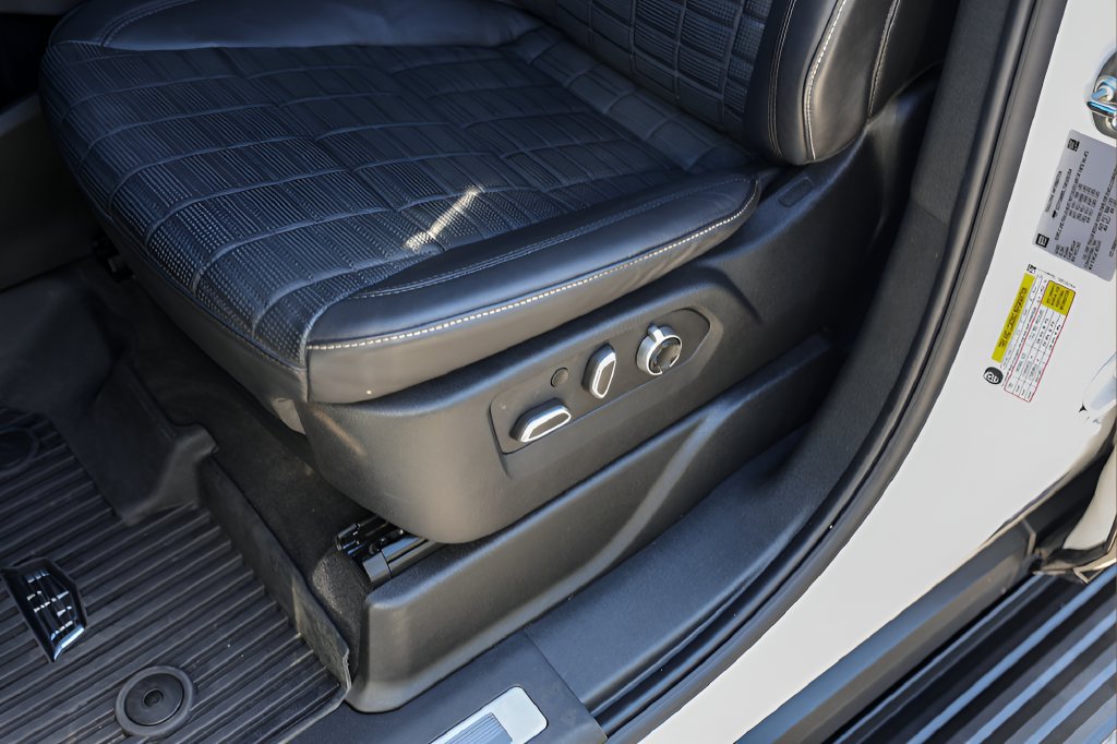 Used 2025 Cadillac Escalade ESV Premium Luxury Platinum w/ LPO, Radiant Package RWD image 8