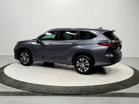 Used 2020 Toyota Highlander XLE image 5
