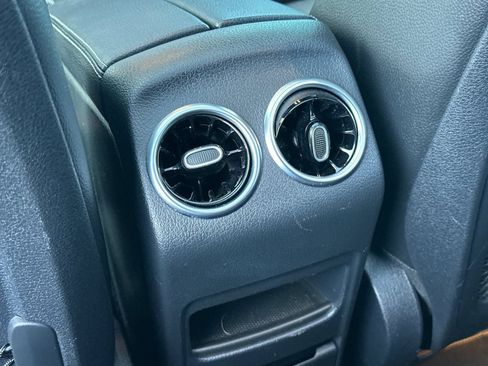 Used 2020 Mercedes-Benz GLB 250 image 13