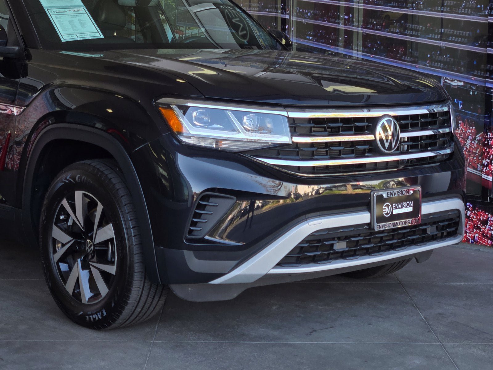 Used 2022 Volkswagen Atlas Cross Sport SE FWD image 2