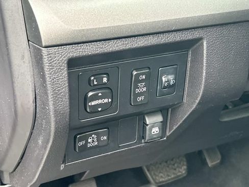 Used 2016 Toyota Tundra SR5 AWD/4WD image 32