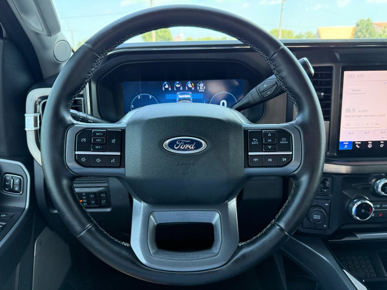 Used 2025 Ford F250 Lariat AWD/4WD image 25