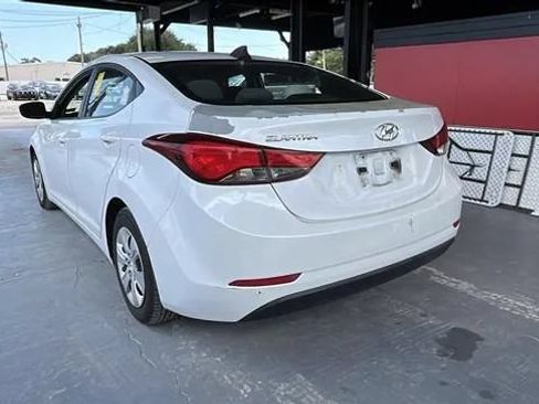 Used 2016 Hyundai Elantra SE FWD image 2