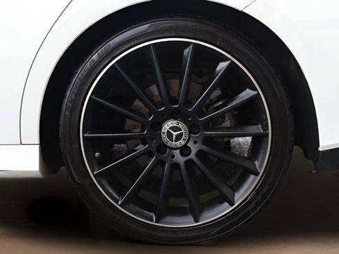Used 2021 Mercedes-Benz CLA 250 image 8