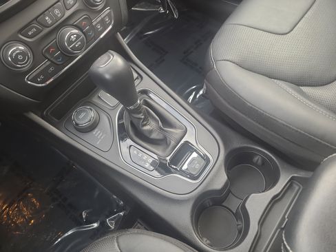 Used 2020 Jeep Cherokee Limited image 22