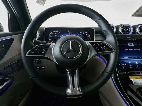Used 2026 Mercedes-Benz GLC 300 image 11