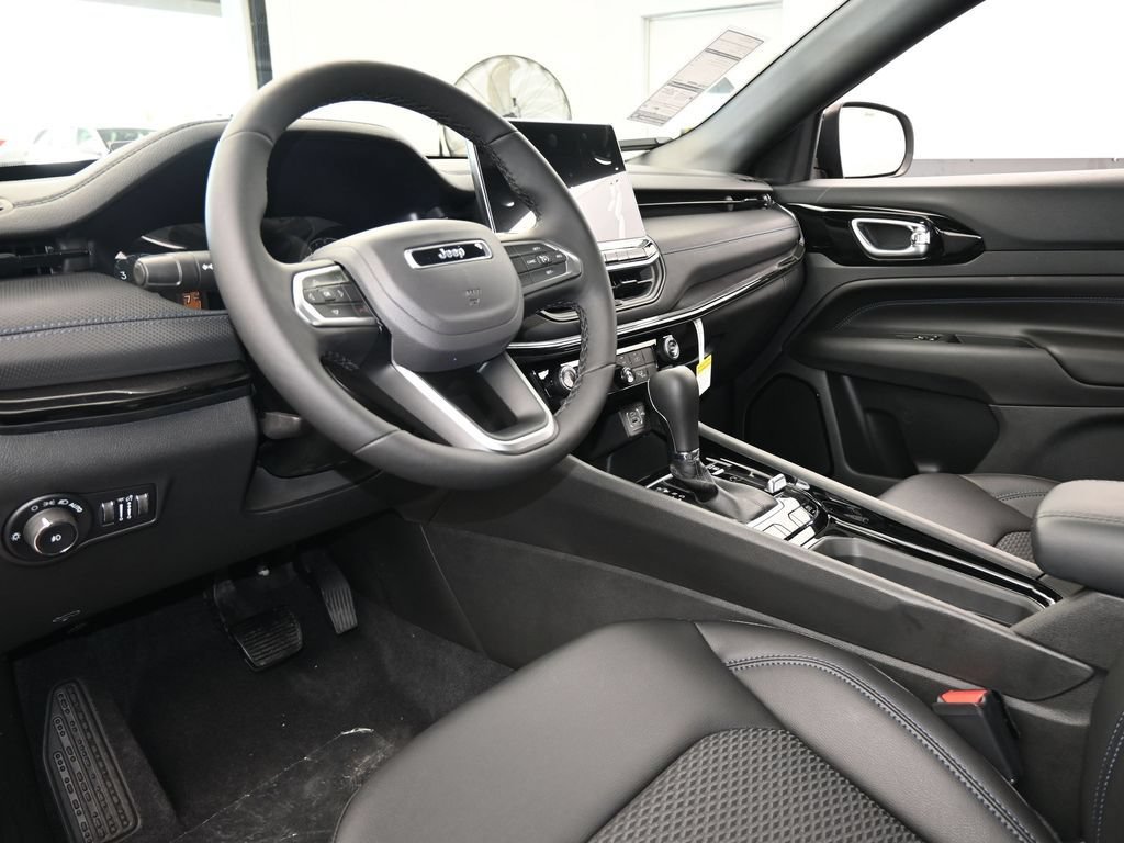 New 2026 Jeep Compass Latitude AWD/4WD image 12