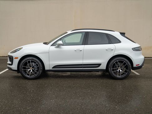 Used 2025 Porsche Macan image 2