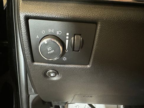 Used 2017 Jeep Grand Cherokee Limited AWD/4WD image 19