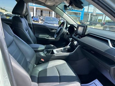 Used 2022 Toyota RAV4 XLE Premium FWD image 33