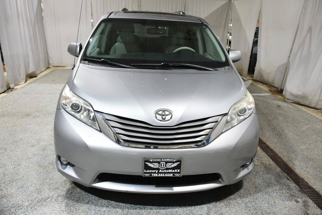Used 2012 Toyota Sienna XLE FWD image 2