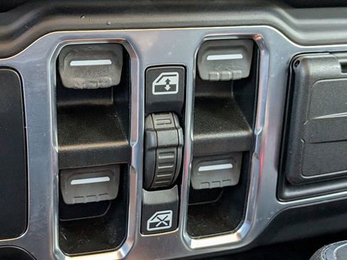 Used 2022 Jeep Wrangler Unlimited Sport image 20