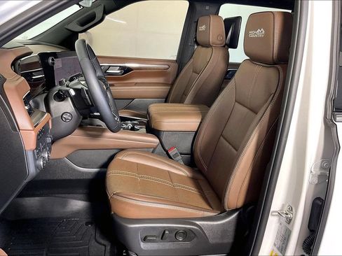 Used 2025 Chevrolet Tahoe High Country AWD/4WD image 35