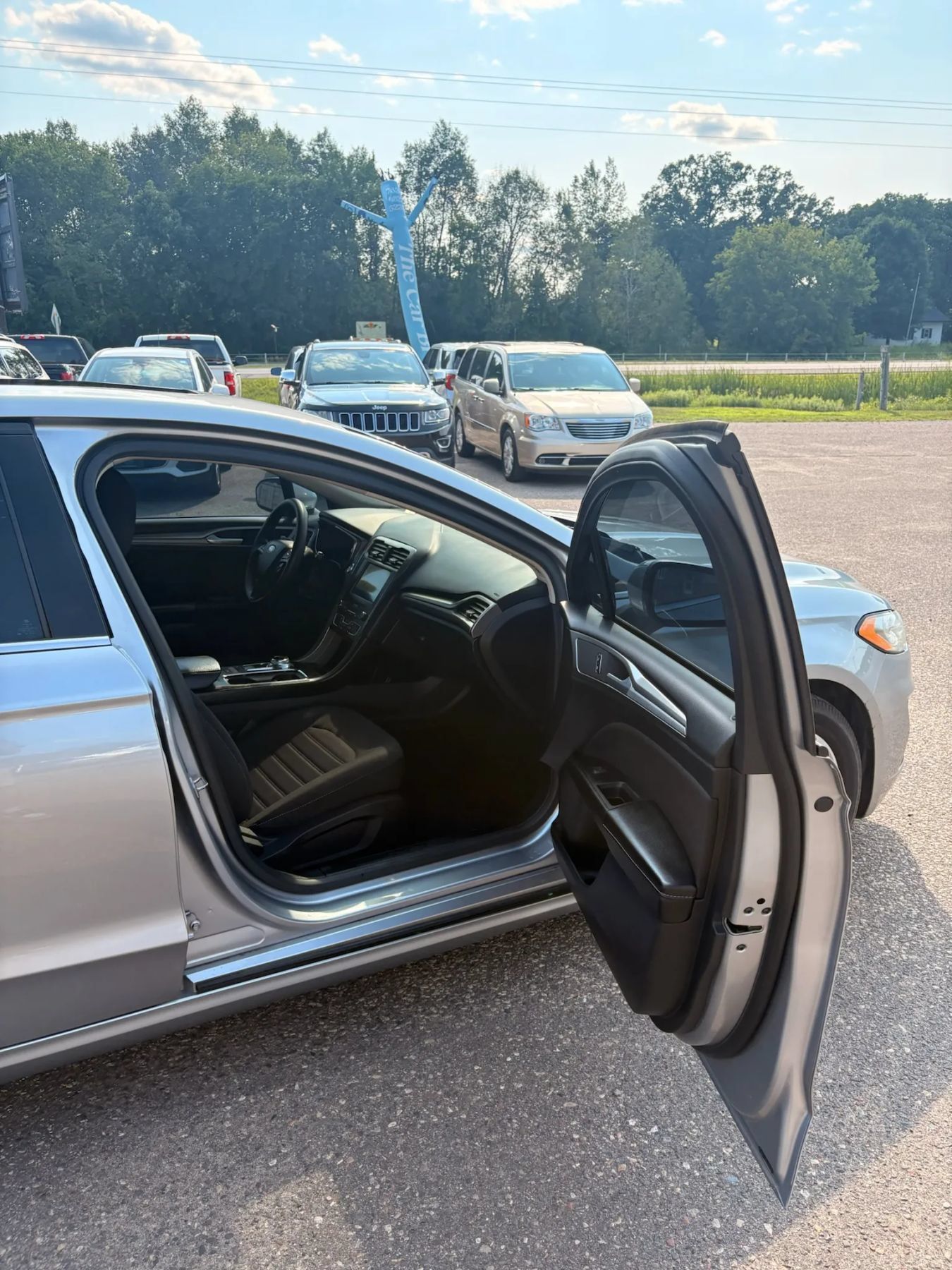 Used 2020 Ford Fusion SE FWD image 20