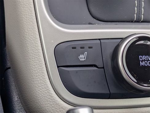 Used 2025 Hyundai Venue Limited image 24