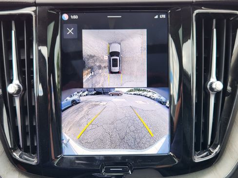 Used 2025 Volvo XC60 B5 Ultra w/ Protection Package Premier AWD/4WD image 13