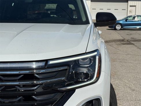 New 2026 Volkswagen Atlas Peak Edition image 3