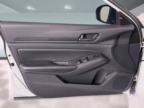 Used 2024 Nissan Altima 2.5 S image 12