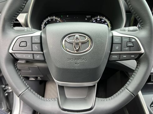 Used 2026 Toyota Highlander XLE AWD/4WD image 14