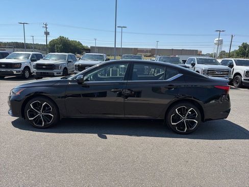 Used 2023 Nissan Altima 2.5 SR w/ SR Premium Package AWD/4WD image 7