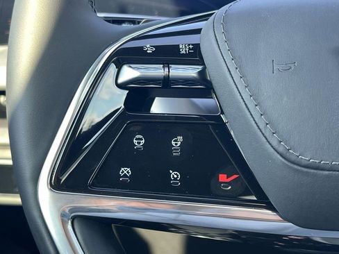 New 2026 Cadillac Vistiq Platinum AWD/4WD image 13