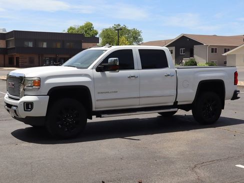 Used 2016 GMC Sierra 2500 Denali w/ Driver Alert Package AWD/4WD image 10