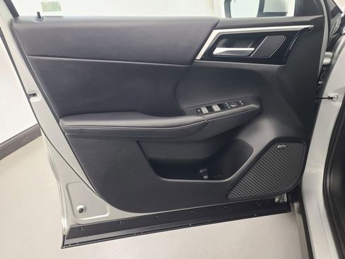 Used 2025 Mitsubishi Outlander SE image 24