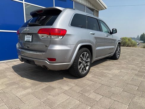 Used 2017 Jeep Grand Cherokee Overland w/ Jeep Active Safety Group AWD/4WD image 6